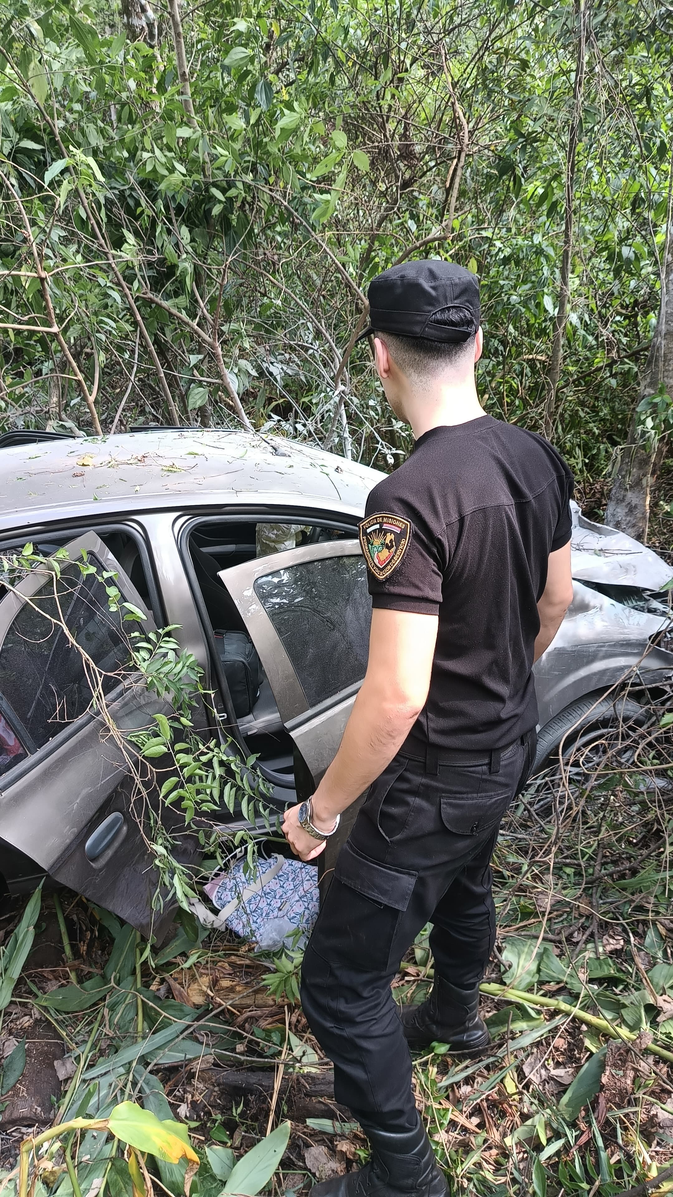 Tres personas hospitalizadas tras el despiste de un auto en Montecarlo 2